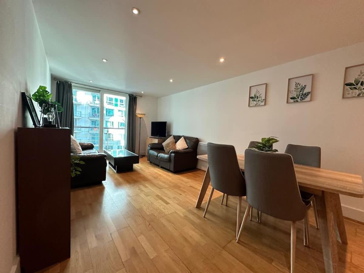 Compact 2 Bed Good Transport Links Londra