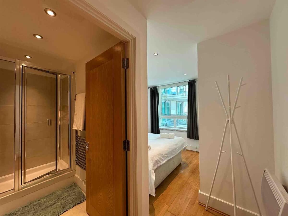 Compact 2 Bed Good Transport Links Apartament *