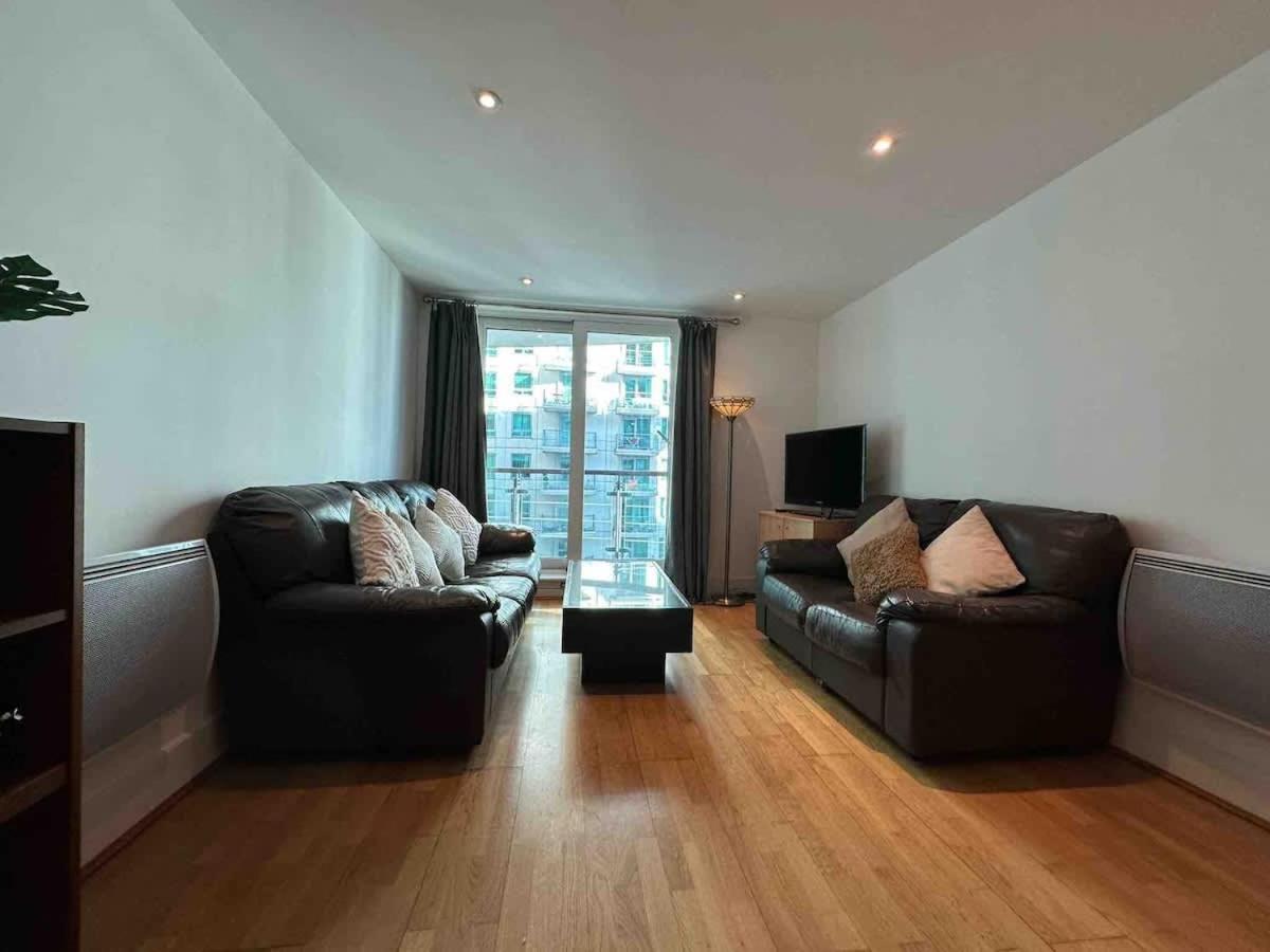 Apartament Compact 2 Bed Good Transport Links Londra